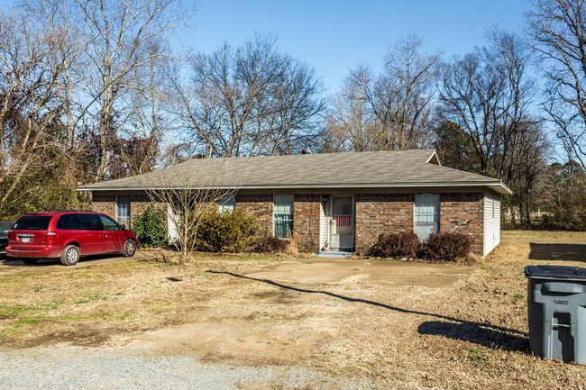 101-105 S Maple St in Bryant, AR - Foto de edificio - Building Photo