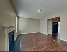 301 Cline Falls Dr in Holly Springs, NC - Building Photo - Building Photo