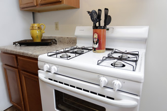 Hampton Park Apartments in Valparaiso, IN - Building Photo - Interior Photo