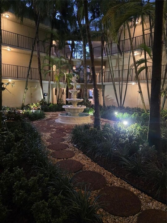 8035 SW 107th Ave in Miami, FL - Building Photo