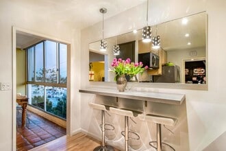 8550 Holloway Dr, Unit 305 in West Hollywood, CA - Building Photo - Building Photo