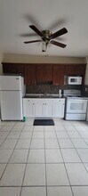 1078 W 42nd Pl, Unit Efficiency in Hialeah, FL - Building Photo - Building Photo