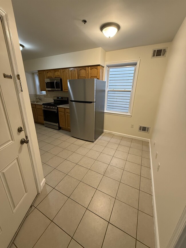 621 38th St in Union City, NJ - Building Photo - Building Photo