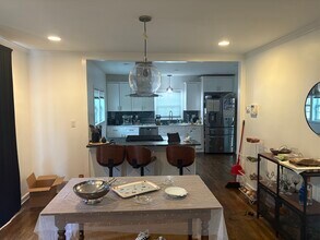 1370 Centra Villa Dr SW in Atlanta, GA - Building Photo - Building Photo