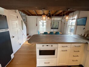 110 Taylor Ave in Madison, CT - Building Photo - Building Photo