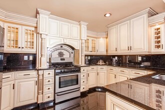 750 Mainsail Ln in Secaucus, NJ - Building Photo - Building Photo