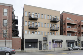 3935 N Western Ave in Chicago, IL - Building Photo - Primary Photo