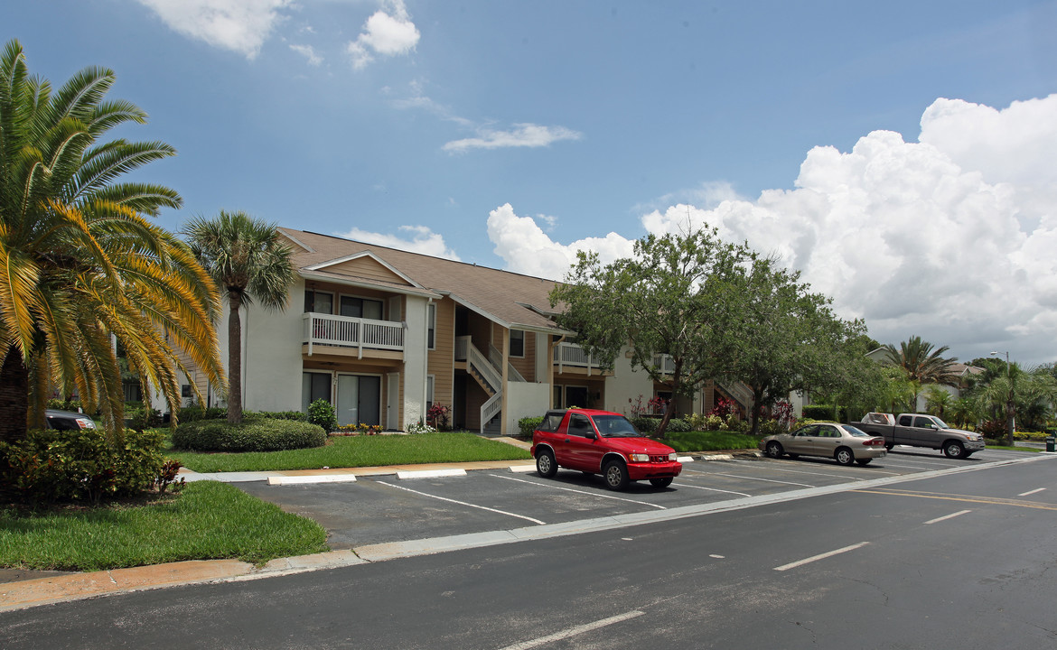 Harbor Club in Palm Harbor, FL - Building Photo