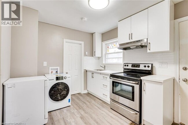 35 Albion St in Brantford, ON - Building Photo - Building Photo