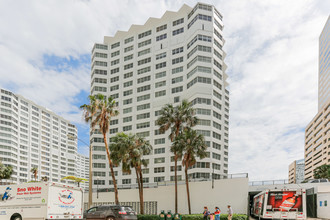 Tower 2 in Miami, FL - Building Photo - Building Photo