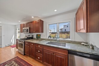3 W St in Hull, MA - Foto de edificio - Building Photo