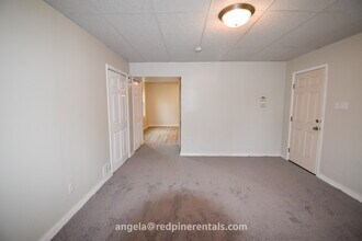 17 Walnut St, Unit 1 in Crafton, PA - Building Photo - Building Photo