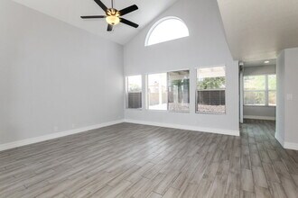 4052 W Camino Vivaz in Glendale, AZ - Foto de edificio - Building Photo