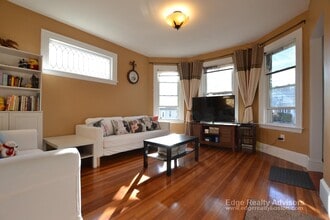 33 Palmer St, Unit 2 in Waltham, MA - Building Photo - Building Photo