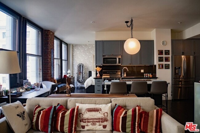 460 S Spring St in Los Angeles, CA - Building Photo - Building Photo