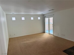 10556 Gibbous Moon Dr in Las Vegas, NV - Building Photo - Building Photo