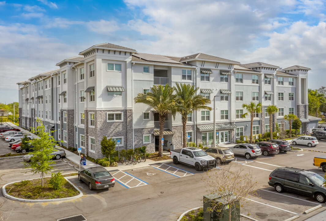 Arbor Village in Sarasota, FL - Building Photo