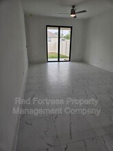 5148 Centennial Blvd in Lehigh Acres, FL - Foto de edificio - Building Photo