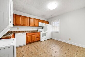 1378 1/2 Indianola Ave in Columbus, OH - Building Photo - Building Photo