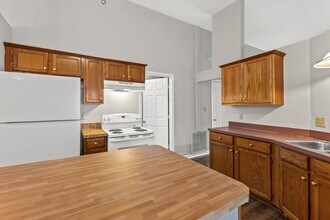 1342 The Kings Ct in Lexington, KY - Building Photo - Building Photo