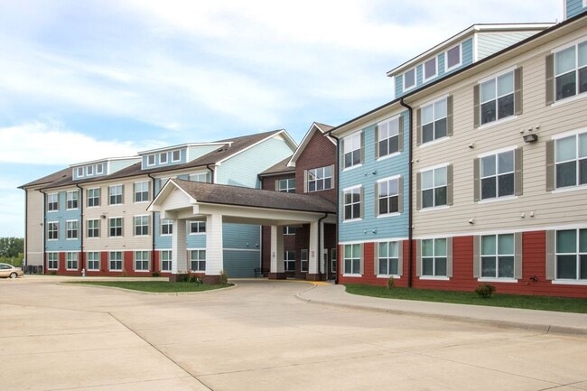 202 Magnolia Dr in Cedar Falls, IA - Building Photo - Building Photo