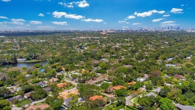 4990 SW 63rd Ave in Miami, FL - Foto de edificio - Building Photo