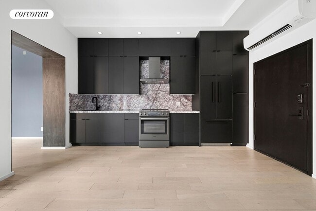 317 W 51st St in New York, NY - Building Photo - Building Photo