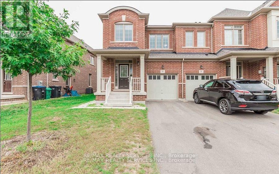 16 Lady Evelyn Cres in Brampton, ON - Building Photo