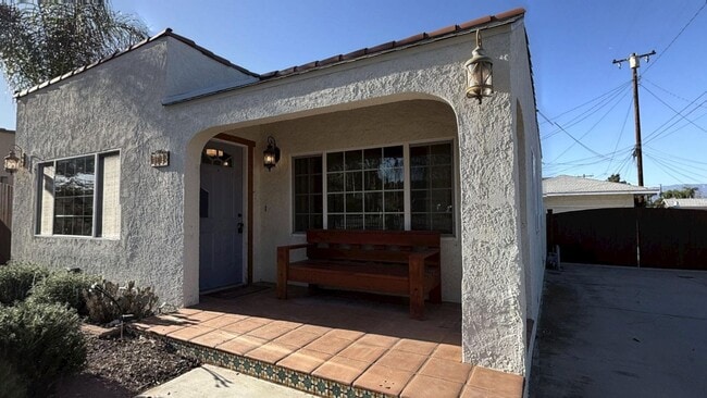 1054 W Clifton Ave in Redlands, CA - Building Photo - Building Photo