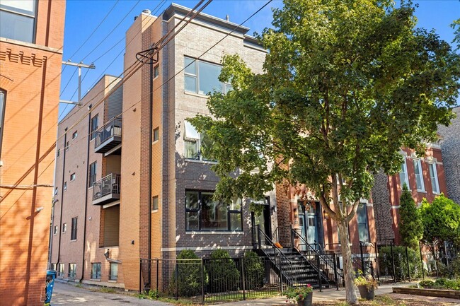 property at 1944 W Thomas St