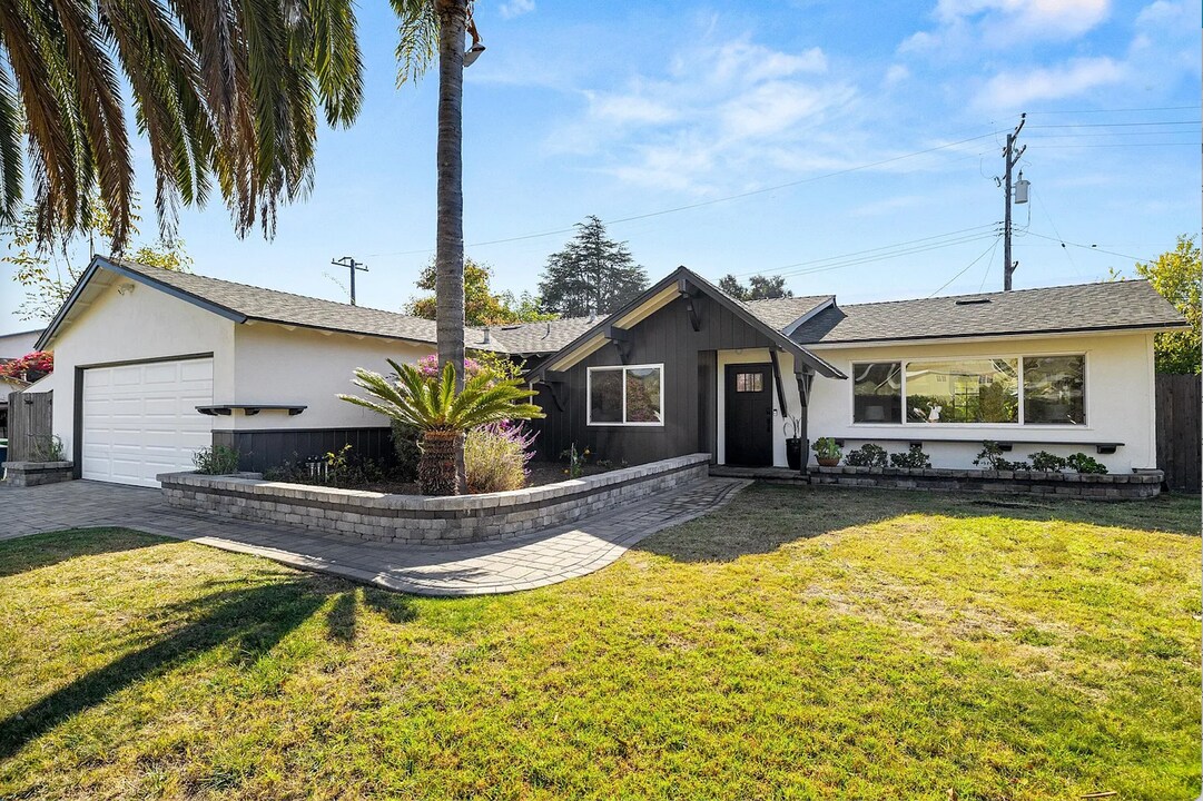 6283 Guava Ave in Goleta, CA - Building Photo
