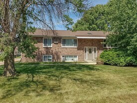 531 Seminole Way in Deforest, WI - Building Photo
