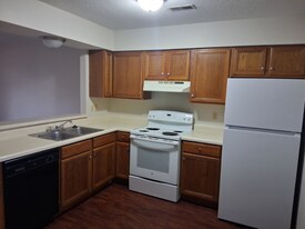 1098 Mace Rd in Osage Beach, MO - Building Photo