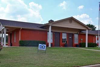 East Towne Village in Guthrie, OK - Building Photo - Building Photo