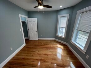 15 Harold St, Unit 2 in Somerville, MA - Foto de edificio - Building Photo