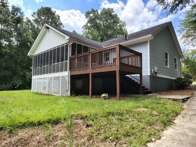 2422 Happy Valley Cir in Newnan, GA - Foto de edificio - Building Photo