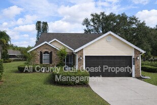 4935 82nd Pl E in Sarasota, FL - Building Photo