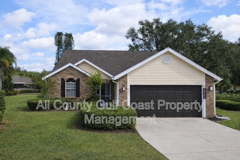 4935 82nd Pl E in Sarasota, FL - Building Photo