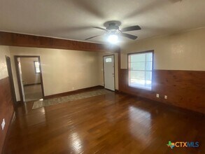 615 S Laurel Ave in Luling, TX - Building Photo - Building Photo
