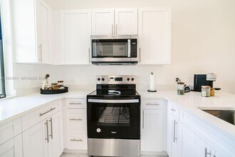 1516-1518 W 12th St in Lehigh Acres, FL - Building Photo - Building Photo