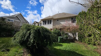 3672 Forest Oaks Ct in Abbotsford, BC - Building Photo - Building Photo