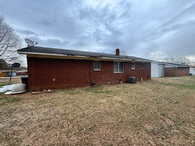 1223 Masonic Dr in Shelby, NC - Building Photo - Building Photo