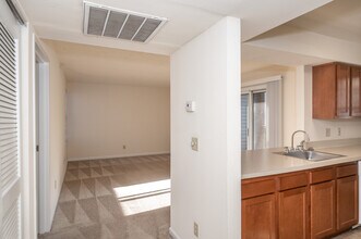 Highland Commons Apartments in Cincinnati, OH - Building Photo - Building Photo