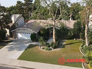 9809 Mesa Oak Dr in Bakersfield, CA - Building Photo - Building Photo