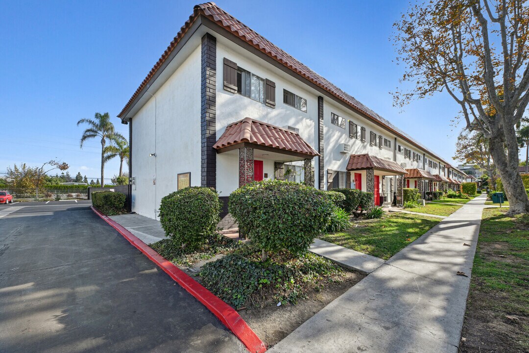 Courtyards At South Coast in Santa Ana, CA - Foto de edificio