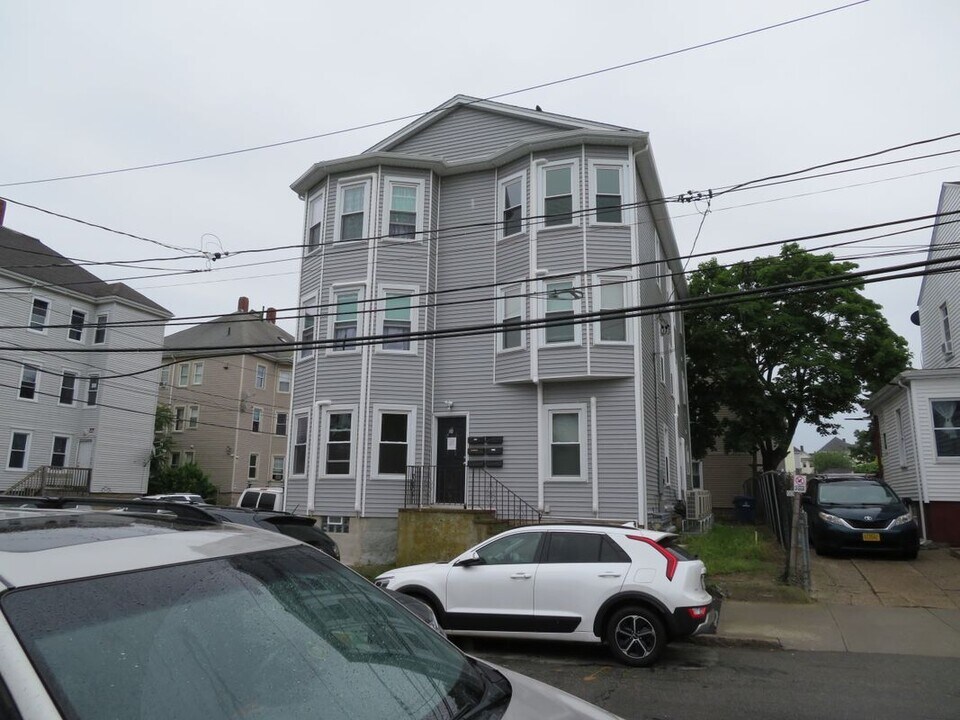 88 Ruth St in New Bedford, MA - Building Photo