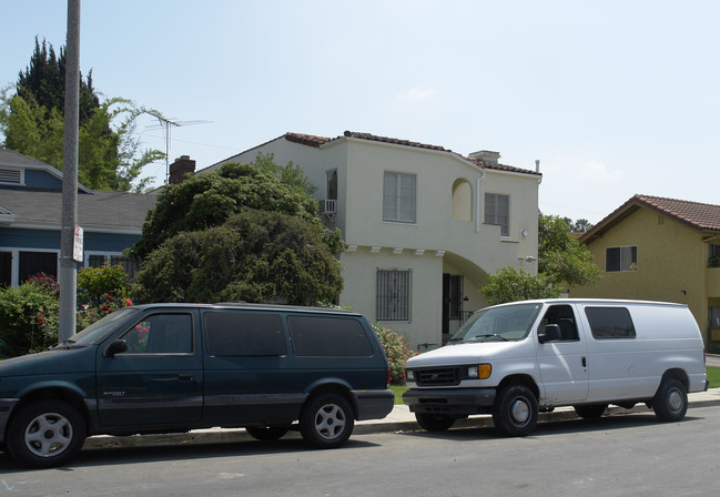 5042 Rosewood Ave in Los Angeles, CA - Building Photo - Building Photo