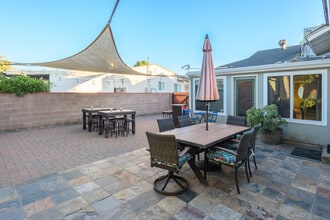 16641 Gilmore St in Van Nuys, CA - Foto de edificio - Building Photo