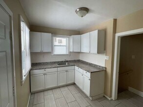 13620 Kentucky St in Detroit, MI - Building Photo - Building Photo