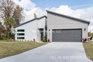 3584 Laslo Ave in North Port, FL - Building Photo